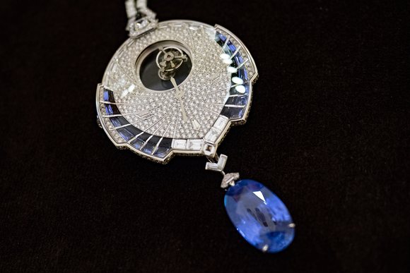 cartier_Tourbillon_Mysterieux_Azure_