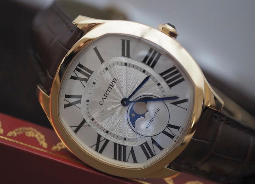 The 40 mm watches copy Drive De Cartier WGNM0008 have silver-plated dials.