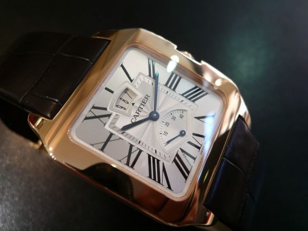 The large size replica Santos De Cartier Santos-Dumont W2020067 watches have silver-plated dials with power reserve displays and date windows.