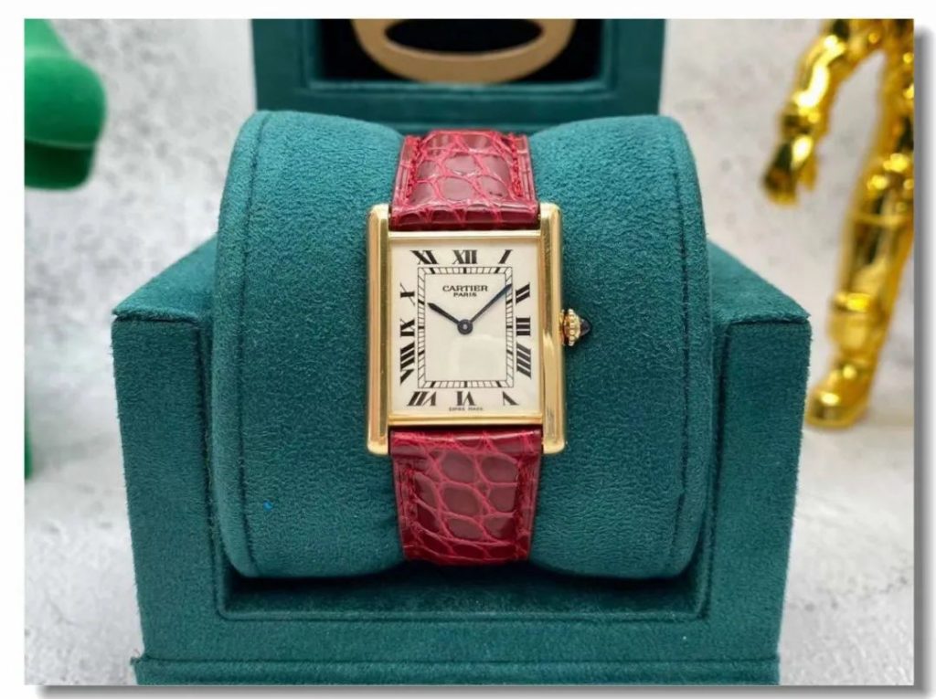 Cartier Tank CPCP replica is good choice for both men and women.