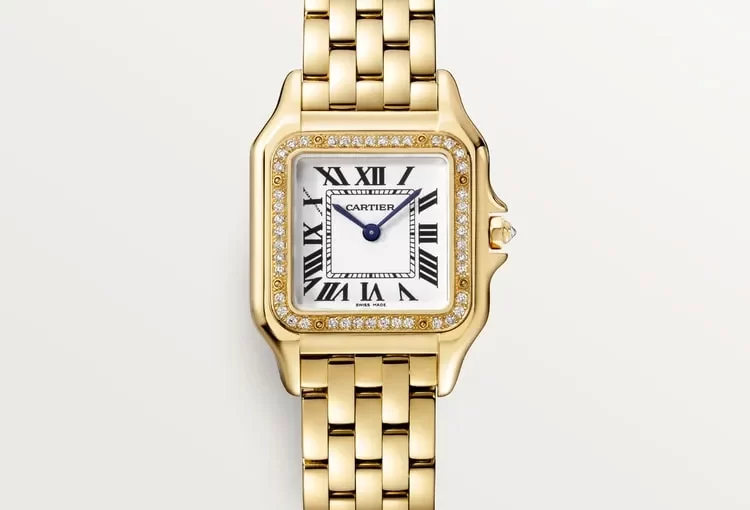 Taylor Swift Wears the Diamond UK Luxury Replica Cartier Watches Travis Kelce Bought Her for Christmas